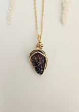Load image into Gallery viewer, Peacock Ore Wrapped Necklace - Gold 20&quot;
